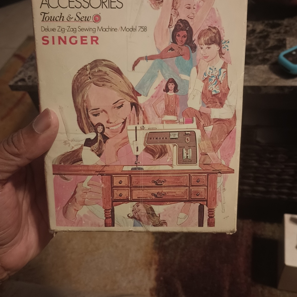 Vintage Singer Accessories Touch & Sew Deluxe Zig Zag Sewing Machine  Model 758